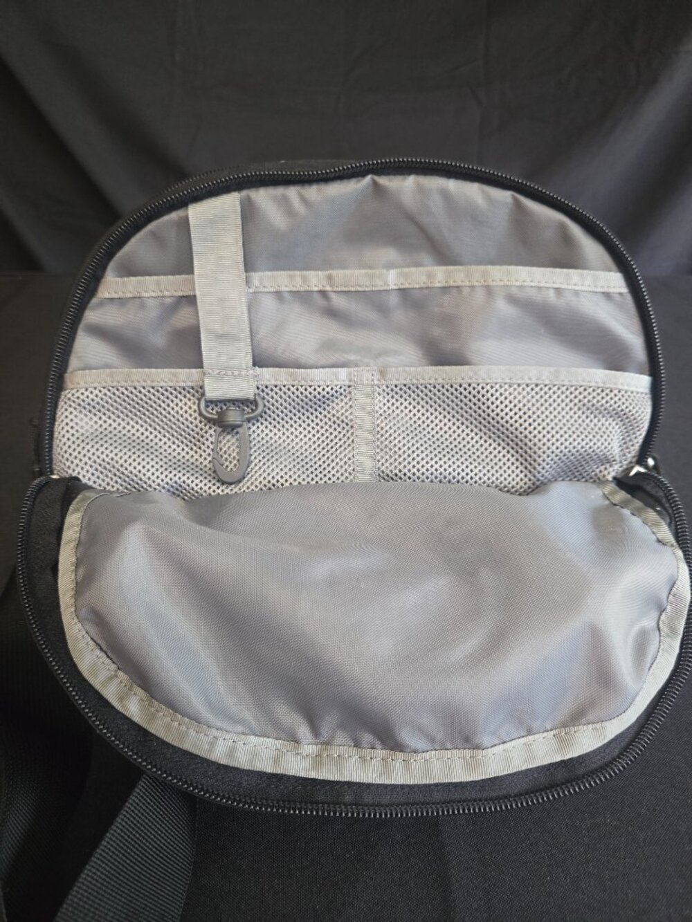 The North Face Roo Lumbar Pack Belt Bag Black Adjustable Waist Pack EUC - Picture 2 of 3